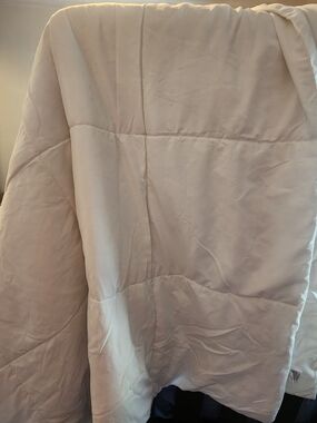 Room Essentials White Down Alternative Quilted Comforter